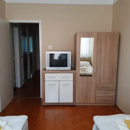 Pipacs Vendeghaz Konukevi