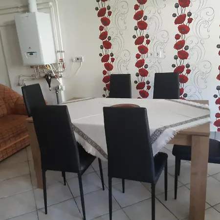 Pipacs Vendeghaz Konukevi *