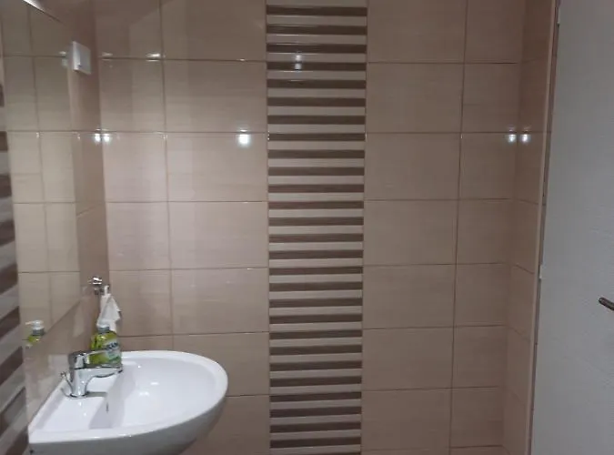 Hotel Pipacs Vendeghaz *