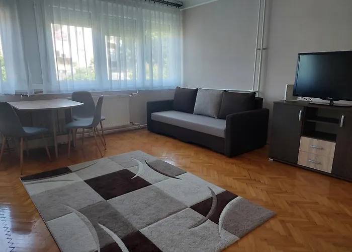 Pipacs Vendeghaz Hotel *
